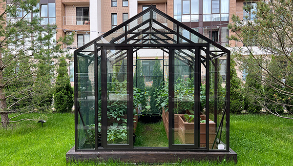 Теплица БИОНИКА около таунхауса